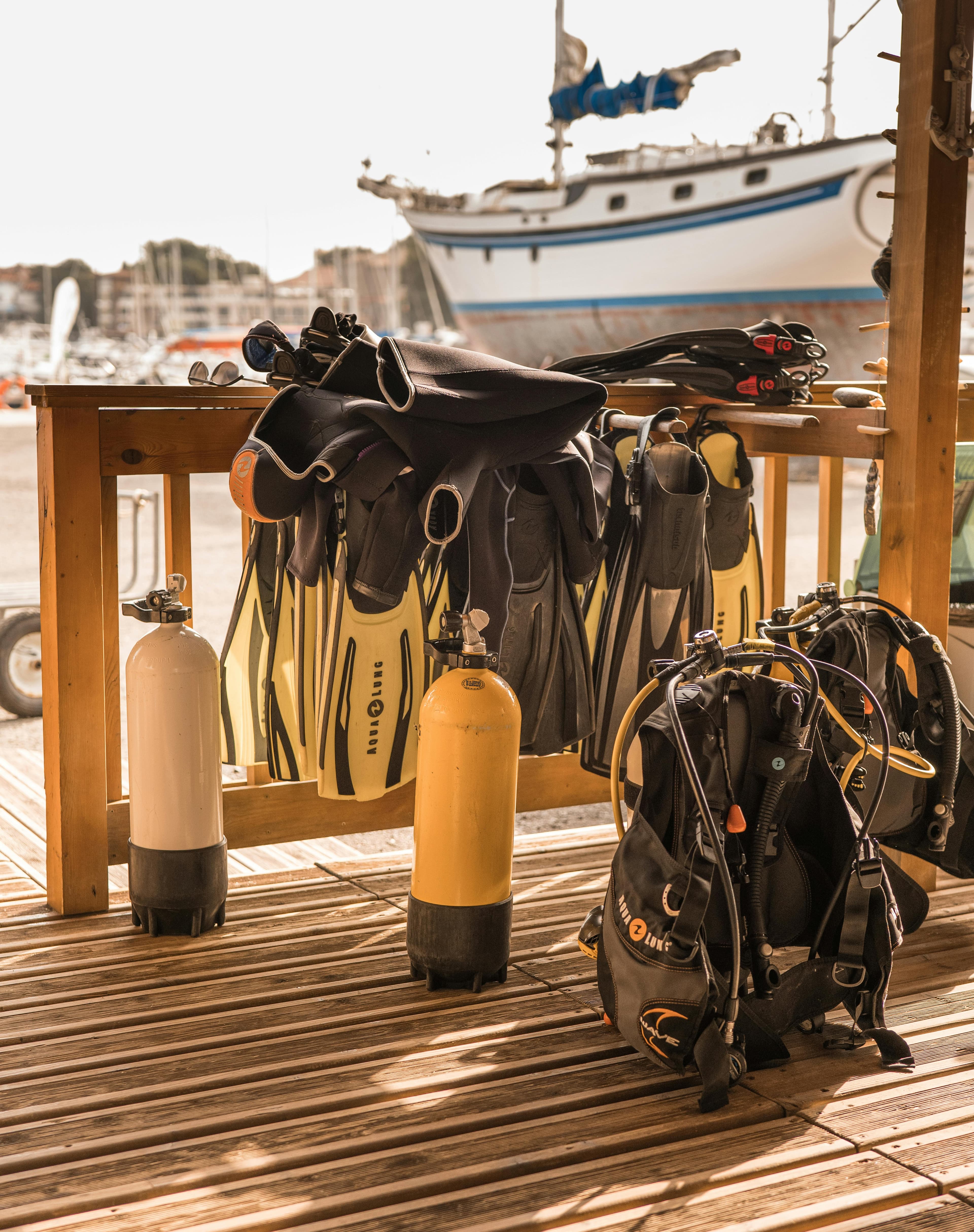 Scuba Hub Divers Underwater